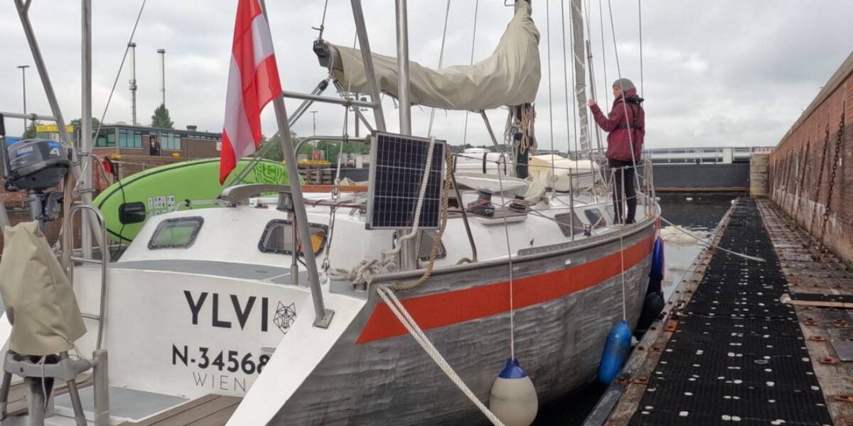 Ylvi in der Schleuse in Kiel